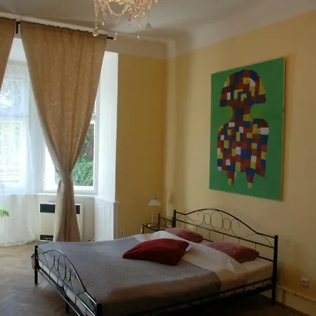 Гостевой дом Atelier 12 *